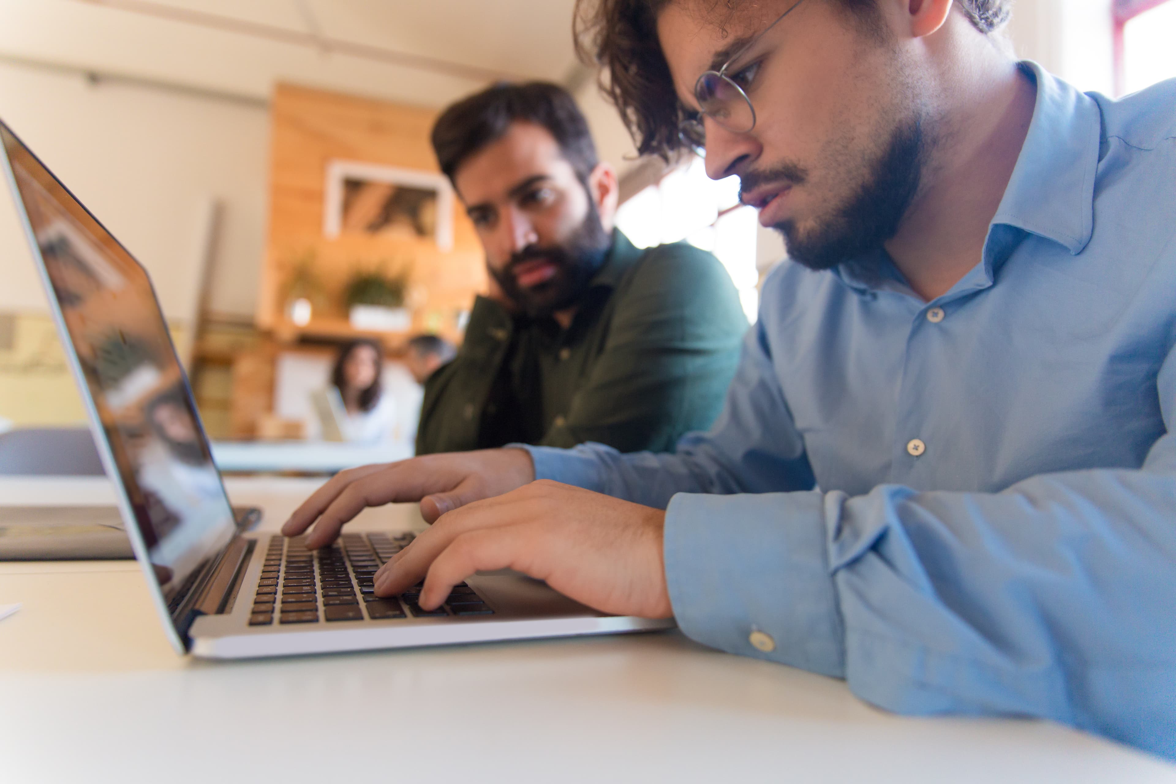 🔍 Nuestro Enfoque en la Programación Práctica: Más Allá del Aula Virtual